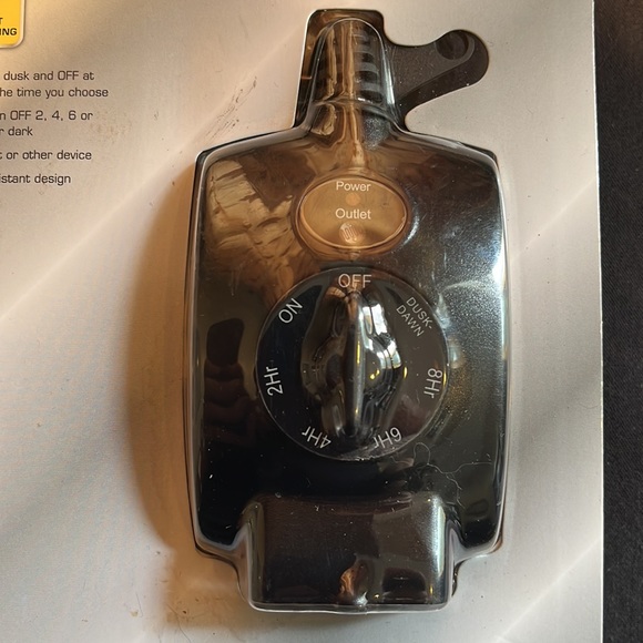 Outdoor Plug-In Light Sensing Timer. Defiant. - Picture 3 of 5
